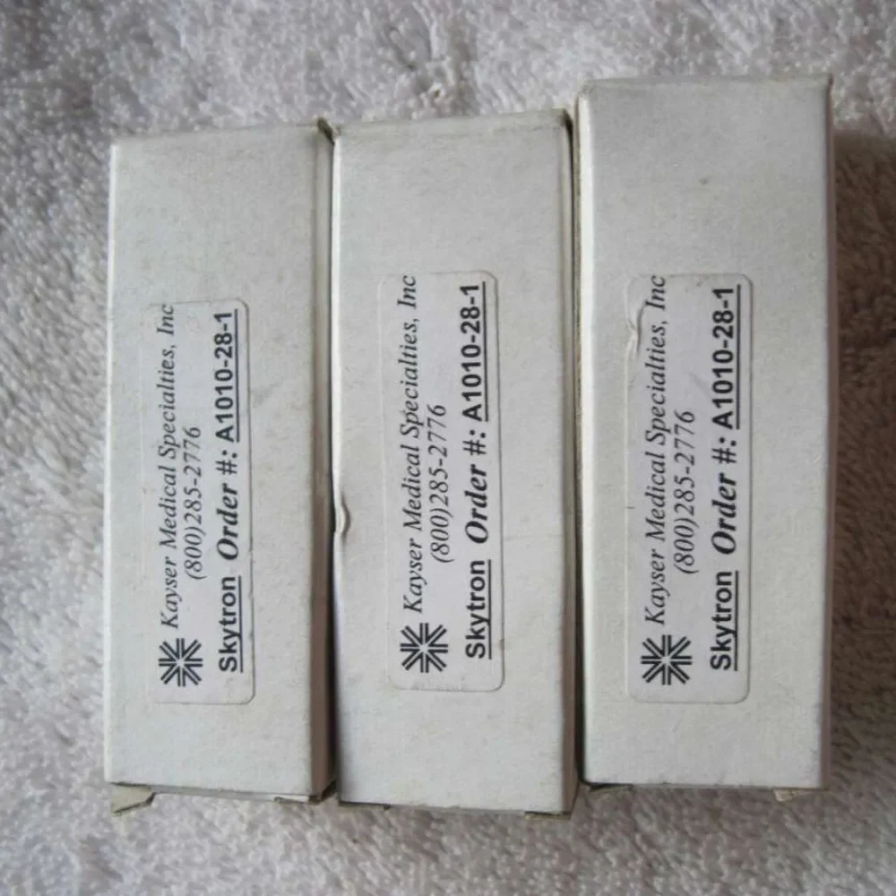 Skytron A1 010-28-1 Kayser Medical Specialties, Inc. Lamp Light Bulb Metal Cover